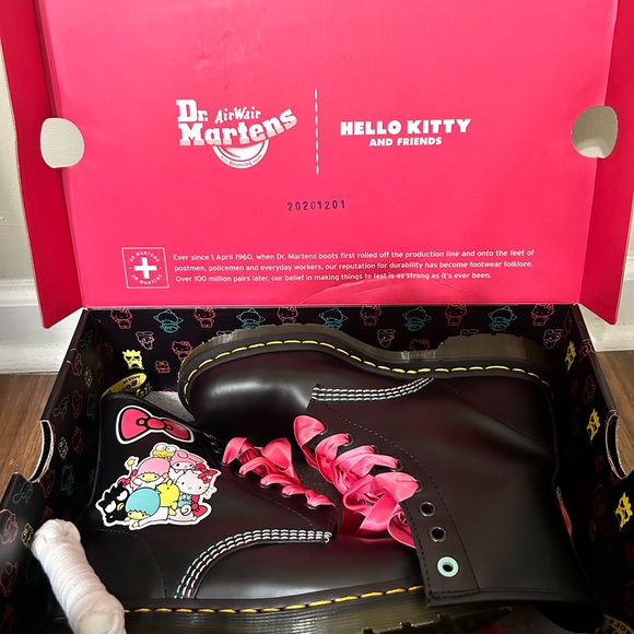 Limited edition Hello Kitty, Dr. Martens with box. - Picture 5 of 5